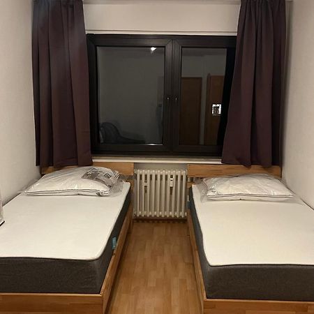 Zimmer Fuer Monteure, Handwerker Oder Reisende Essen Exteriör bild