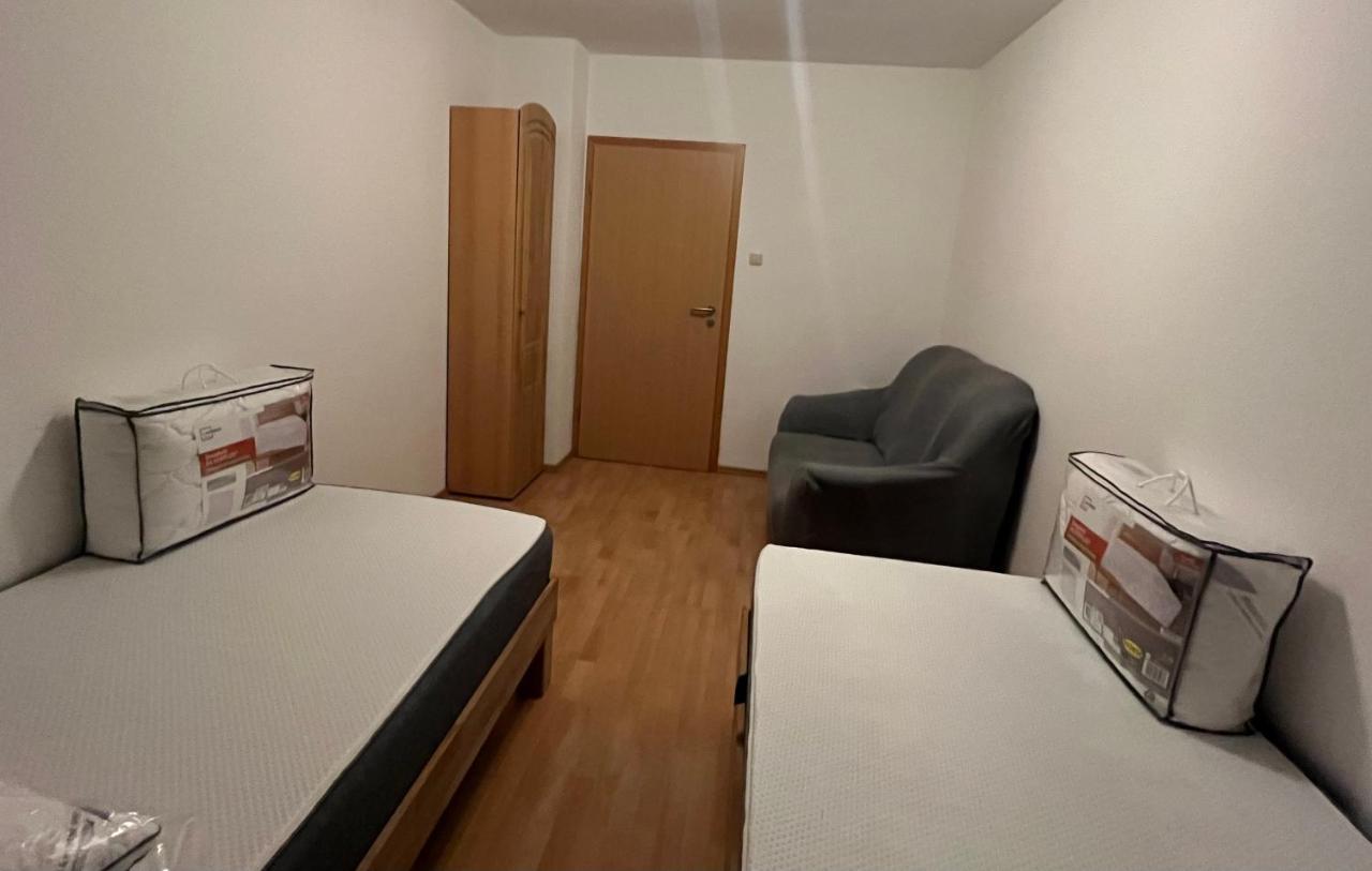 Zimmer Fuer Monteure, Handwerker Oder Reisende Essen Exteriör bild