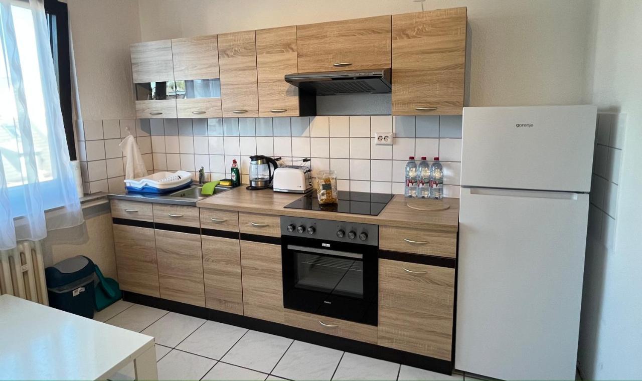 Zimmer Fuer Monteure, Handwerker Oder Reisende Essen Exteriör bild