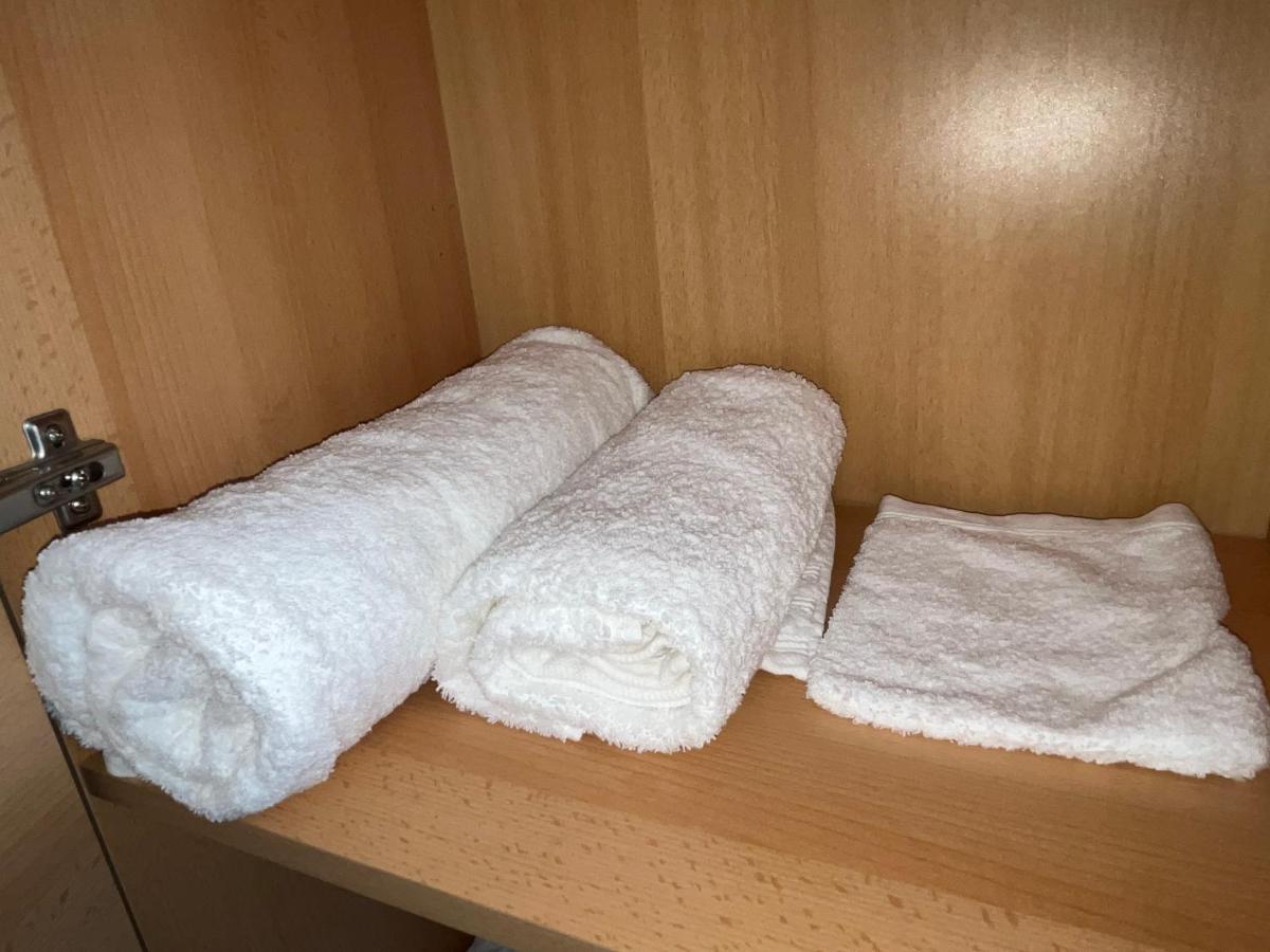 Zimmer Fuer Monteure, Handwerker Oder Reisende Essen Exteriör bild