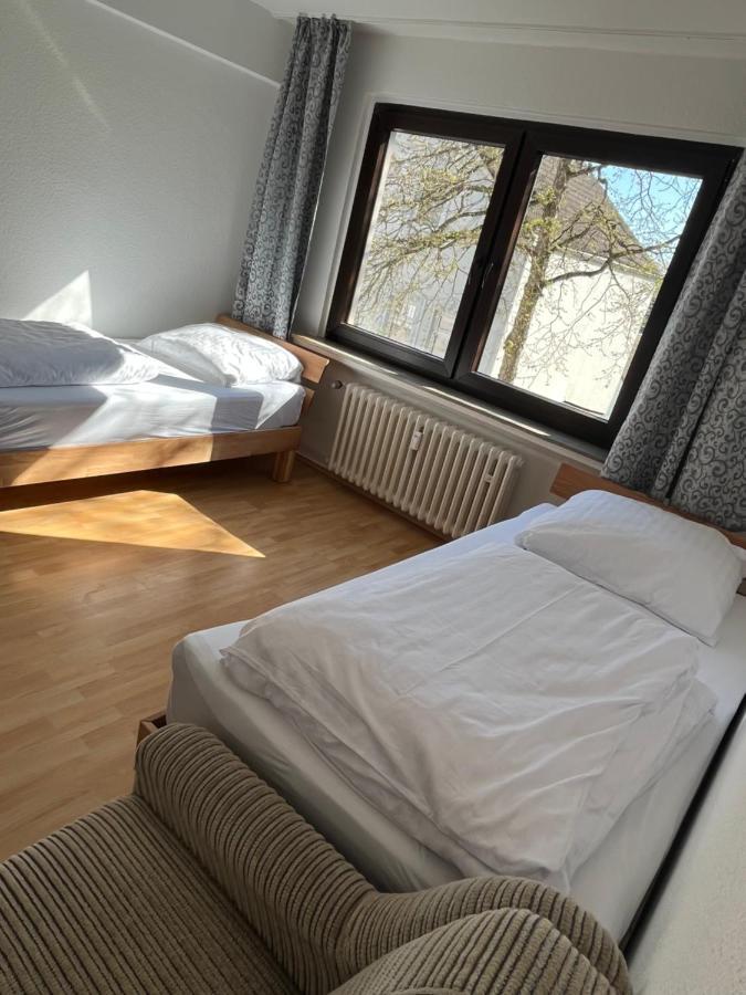 Zimmer Fuer Monteure, Handwerker Oder Reisende Essen Exteriör bild