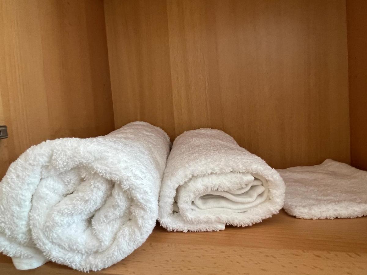 Zimmer Fuer Monteure, Handwerker Oder Reisende Essen Exteriör bild