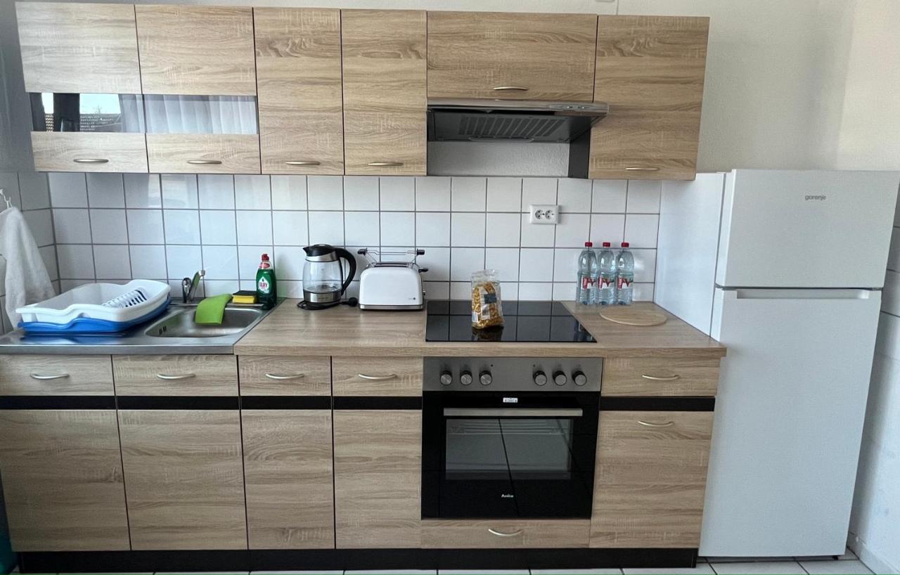 Zimmer Fuer Monteure, Handwerker Oder Reisende Essen Exteriör bild