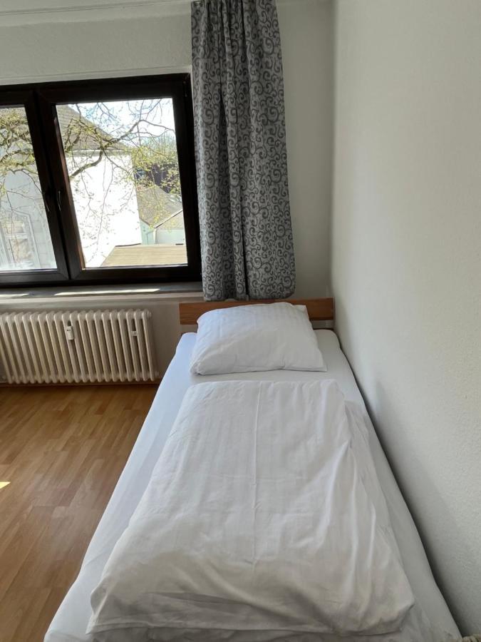 Zimmer Fuer Monteure, Handwerker Oder Reisende Essen Exteriör bild